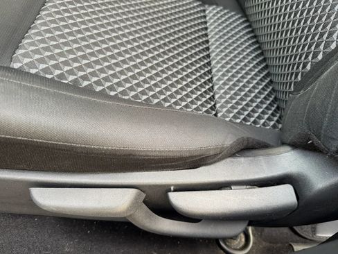 Used 2021 Nissan Versa S FWD image 19
