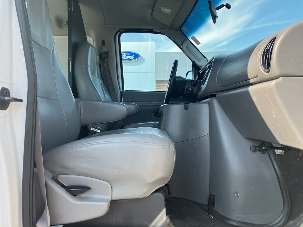 Used 2005 Ford E-150 and Econoline 150 RWD image 25