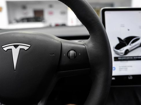 Used 2023 Tesla Model 3 Standard Range RWD image 19