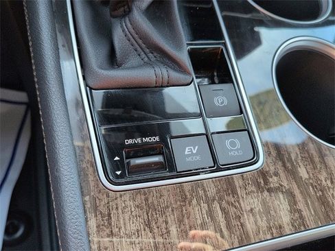 Used 2025 Toyota Sienna Platinum image 25