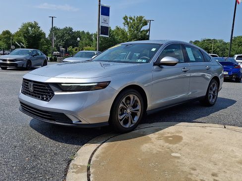 Used 2024 Honda Accord EX image 3