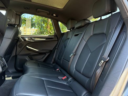 Certified 2024 Porsche Macan AWD/4WD image 28