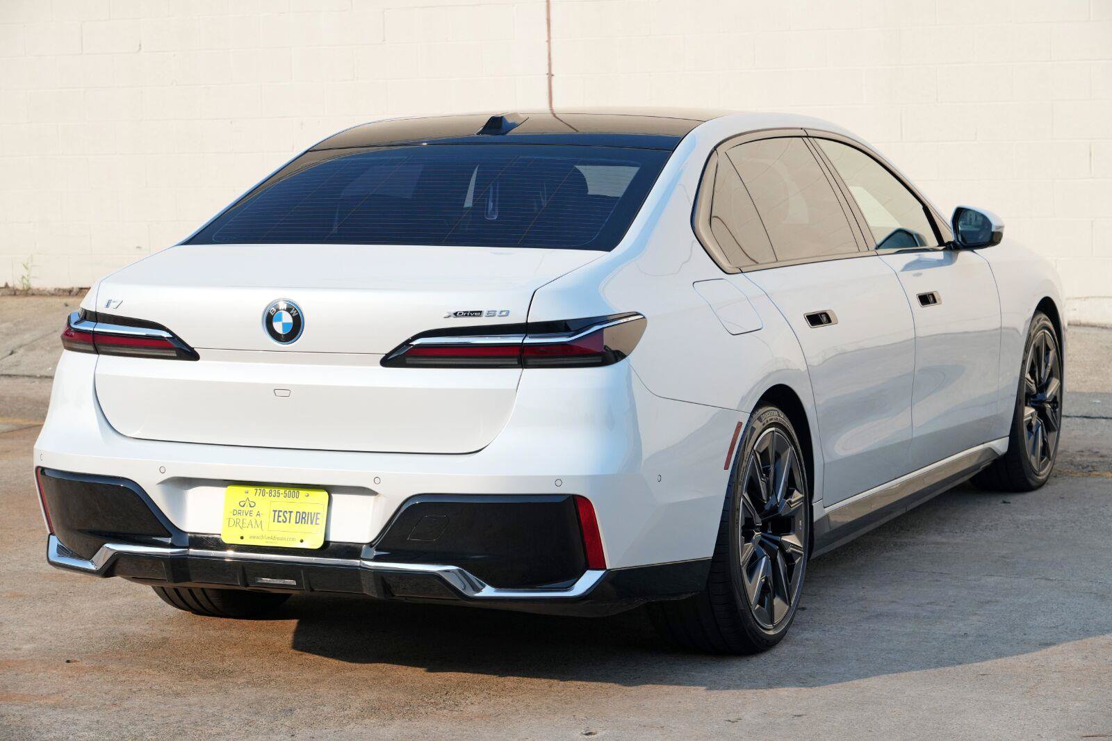 Used 2023 BMW i7 xDrive60 w/ Executive Package 2 AWD/4WD image 66