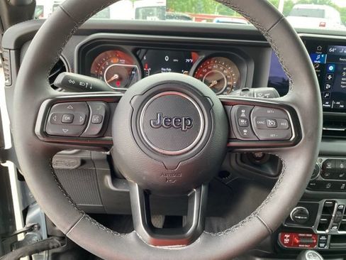 Used 2025 Jeep Wrangler Unlimited Rubicon AWD/4WD image 16
