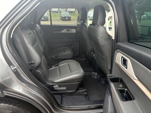 Used 2025 Ford Explorer Active w/ Active Comfort Package RWD image 12
