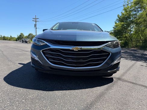 Used 2025 Chevrolet Malibu LS FWD image 4