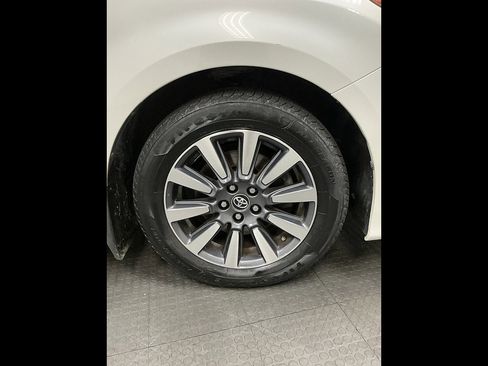 Used 2018 Toyota Sienna Limited Premium w/ Protection Package FWD image 47