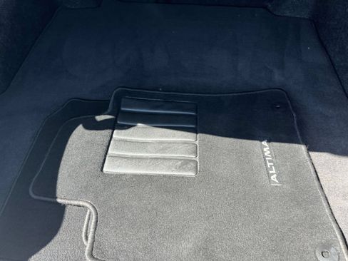 Used 2025 Nissan Altima 2.5 SV FWD image 32