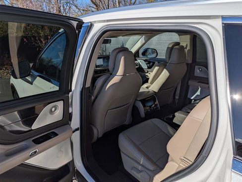 Certified 2022 Lincoln Aviator Reserve w/ Equipment Group 201A image 23