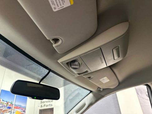 Used 2018 Dodge Grand Caravan SE w/ UConnect Hands-Free Group image 42