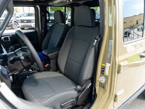Used 2026 Jeep Gladiator Sport AWD/4WD image 17
