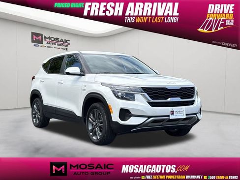 Used 2023 Kia Seltos LX AWD/4WD image 1