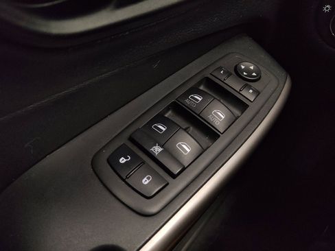 Used 2021 Jeep Cherokee Latitude FWD image 27