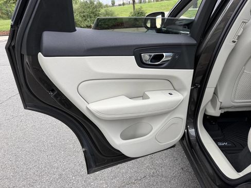 Used 2018 Volvo XC60 T6 Momentum w/ Convenience Package AWD/4WD image 27