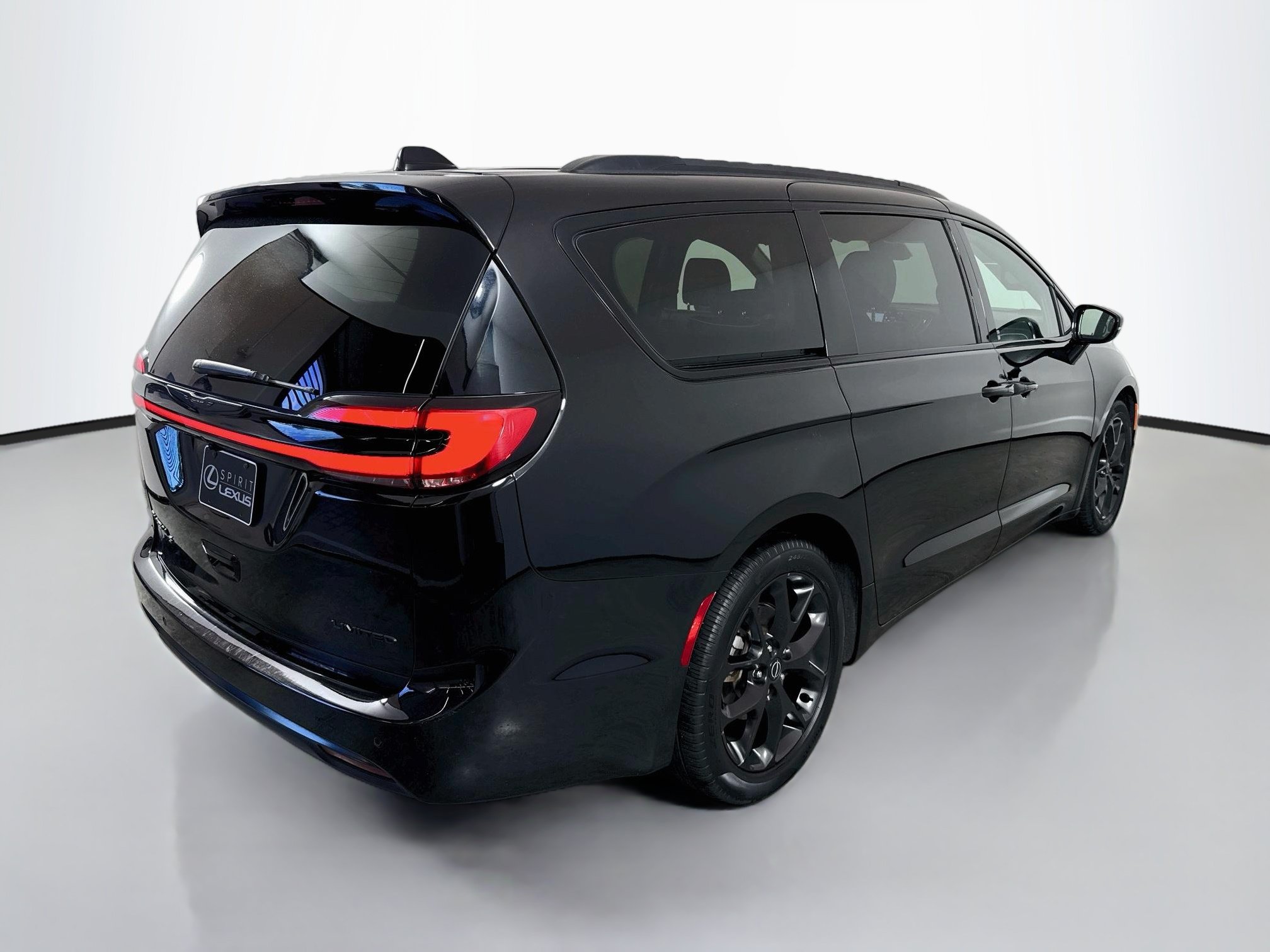 Used 2026 Chrysler Pacifica Limited w/ S Appearance Package FWD image 7