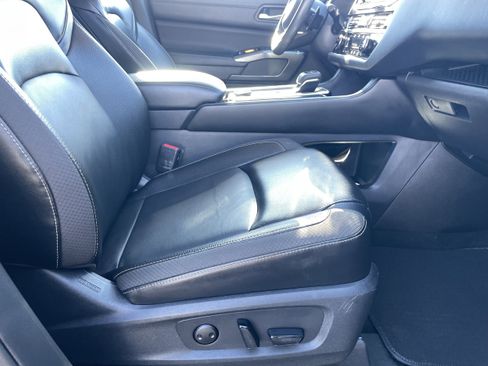 Used 2023 Nissan Pathfinder SL image 41