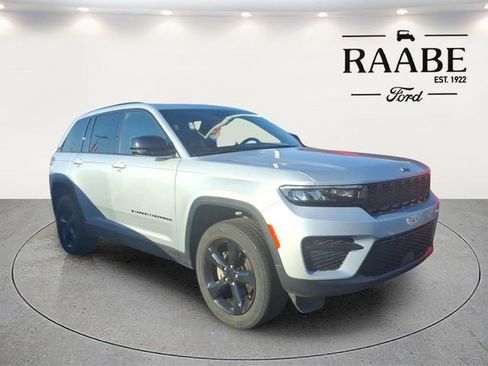 Used 2023 Jeep Grand Cherokee Altitude image 1