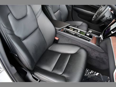 Certified 2023 Volvo S60 B5 Plus w/ Climate Package AWD/4WD image 32