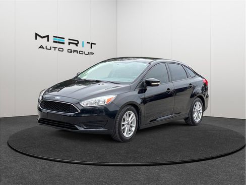 Used 2016 Ford Focus SE w/ SE Power Seat Package image 4