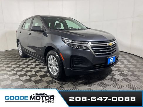 Used 2022 Chevrolet Equinox LS AWD/4WD image 2