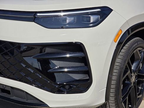 New 2026 Volkswagen Tiguan SE R-Line FWD image 6