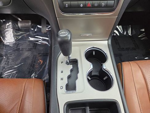 Used 2012 Jeep Grand Cherokee Overland Summit RWD image 26