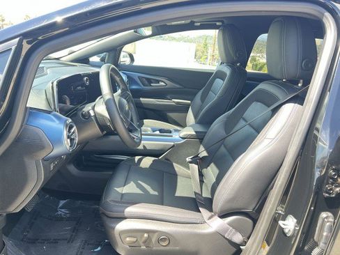 Used 2025 Chevrolet Equinox EV LT w/ Convenience Package image 17