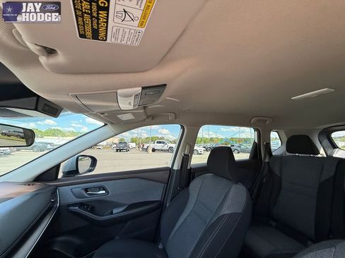 Used 2023 Nissan Rogue SV image 25
