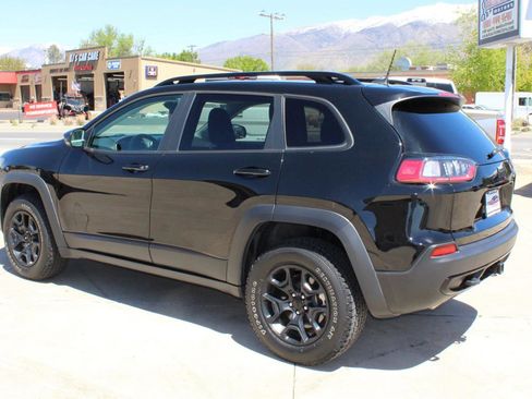 Used 2022 Jeep Cherokee Latitude w/ Sun & Sound Group AWD/4WD image 11