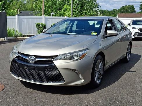 Used 2015 Toyota Camry SE FWD image 3