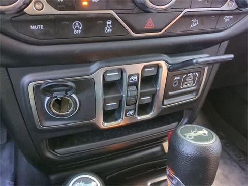 Used 2019 Jeep Wrangler Unlimited Sahara image 31