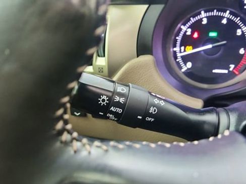 Used 2018 Lexus GX 460 Premium w/ Premium Package image 46