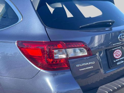 Used 2018 Subaru Outback 2.5i Premium AWD/4WD image 11