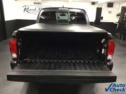 Used 2016 Toyota Tacoma TRD Sport w/ Towing Package AWD/4WD image 12