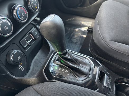 Used 2017 Jeep Renegade Altitude image 21