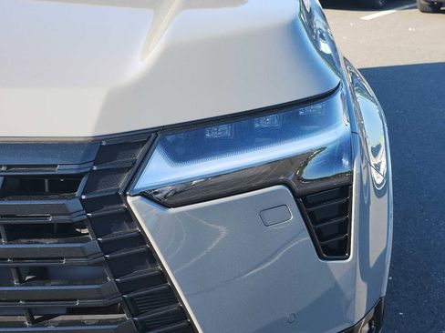 Used 2026 Lexus GX 550 w/ Accessory Package (2T) AWD/4WD image 9