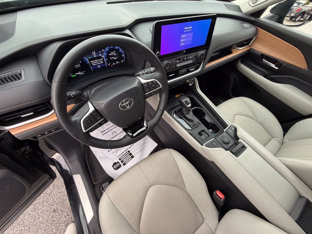 Used 2024 Toyota Grand Highlander AWD Hybrid image 13