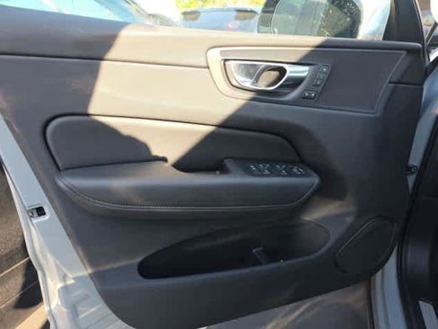 Used 2025 Volvo XC60 B5 Plus AWD/4WD image 7