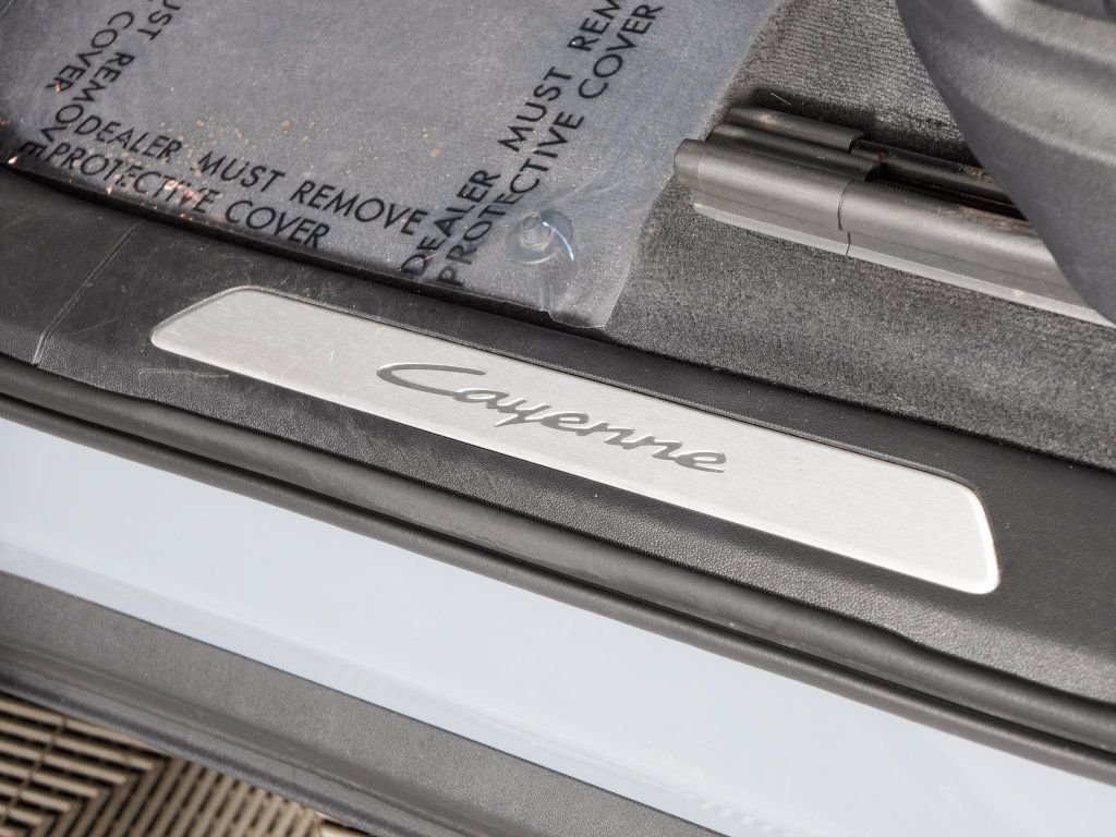 Certified 2024 Porsche Cayenne AWD/4WD image 20