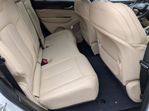 Certified 2023 Jeep Grand Cherokee Limited AWD/4WD image 25