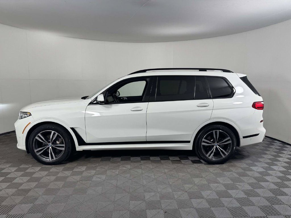 Used 2022 BMW X7 xDrive40i w/ M Sport Package AWD/4WD image 11