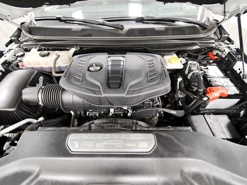 Used 2024 Jeep Wagoneer L Series III w/ Flexible Seating Group AWD/4WD image 12