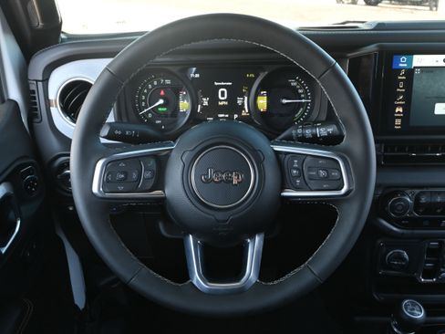 Used 2025 Jeep Wrangler Sahara w/ Safety Group image 19