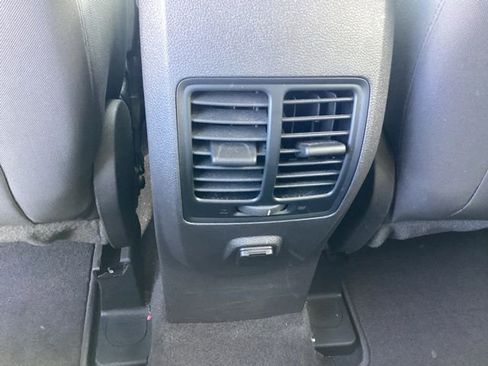 Used 2019 Ford Escape SE FWD image 17