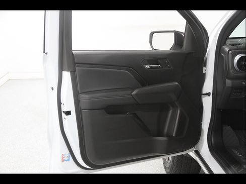 Used 2024 Chevrolet Colorado LT w/ LT Convenience Package III AWD/4WD image 4