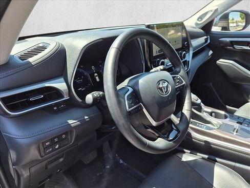 Used 2023 Toyota Highlander Platinum FWD image 10