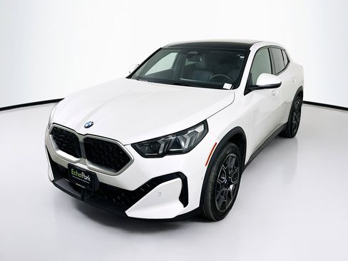 Used 2025 BMW X2 xDrive28i AWD/4WD image 3