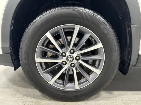 Used 2019 Toyota Highlander XLE AWD/4WD image 63