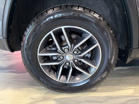Used 2017 Jeep Grand Cherokee Limited AWD/4WD image 24