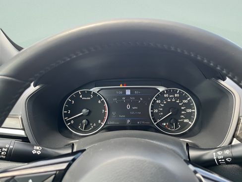 Used 2025 Nissan Altima 2.5 SL FWD image 10